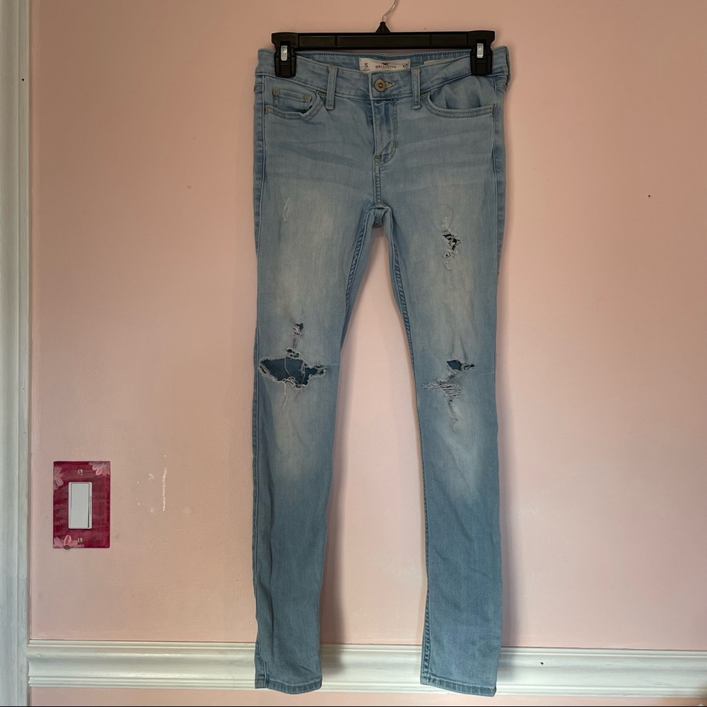Hollister low-rise light wash super skinny jeans